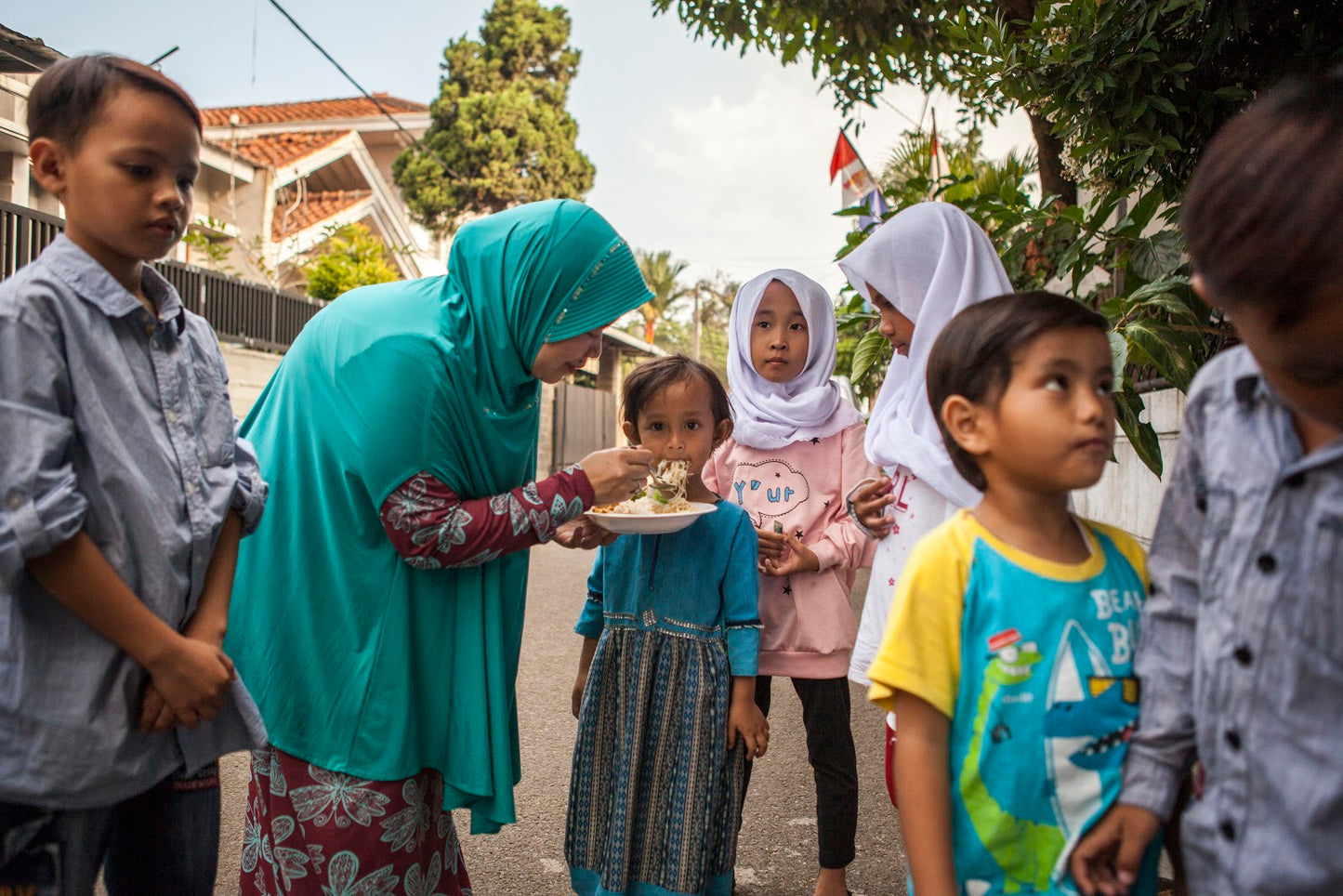 Jangan Biarkan Mereka Tumbuh Tanpa Pelukan